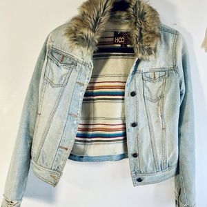 Hollister jean jacket with faux fur and cozy interior lining size S